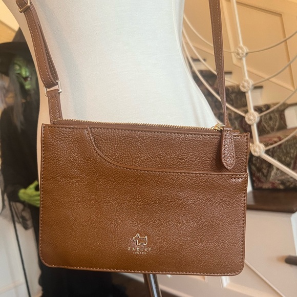 Radley London tan / brown crossbody purse 9” x 6” - Picture 2 of 10
